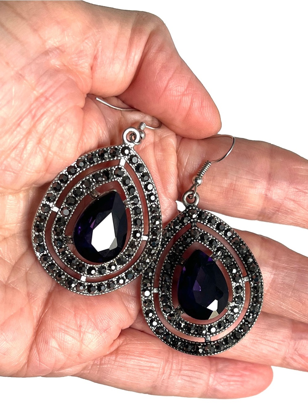 Purple Faceted Glass Teardrop  Pierced Earrings Silvertone & Rhinestone Dangles